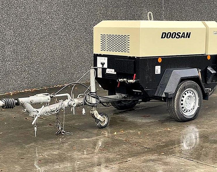Pre-Owned Doosan 7 / 41 Portable Air Compressor, 145 CFM — 2016