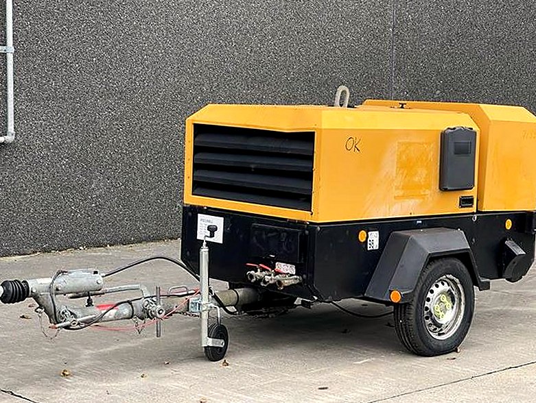 Pre-Owned Doosan 7 / 51 Portable Air Compressor, 180 CFM — 2012