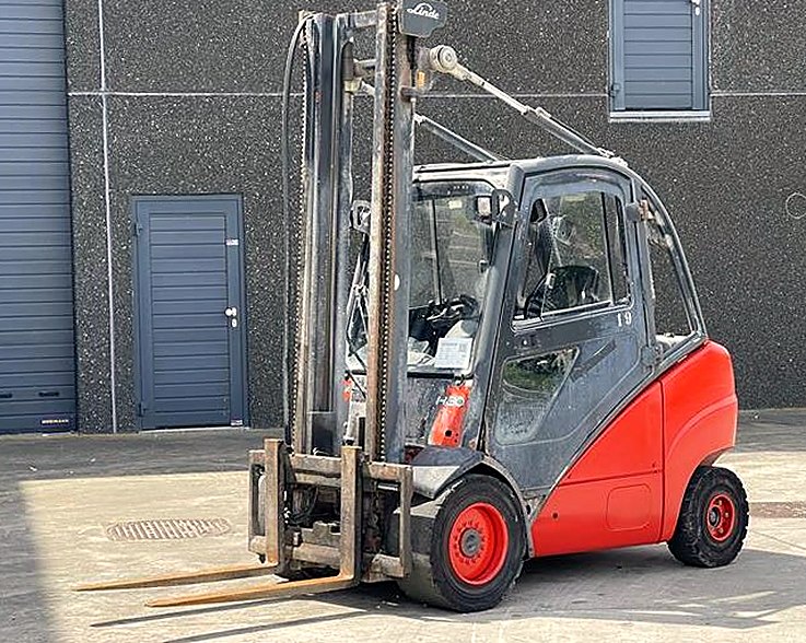 Pre-Owned Linde H 30 D Forklift — 2006